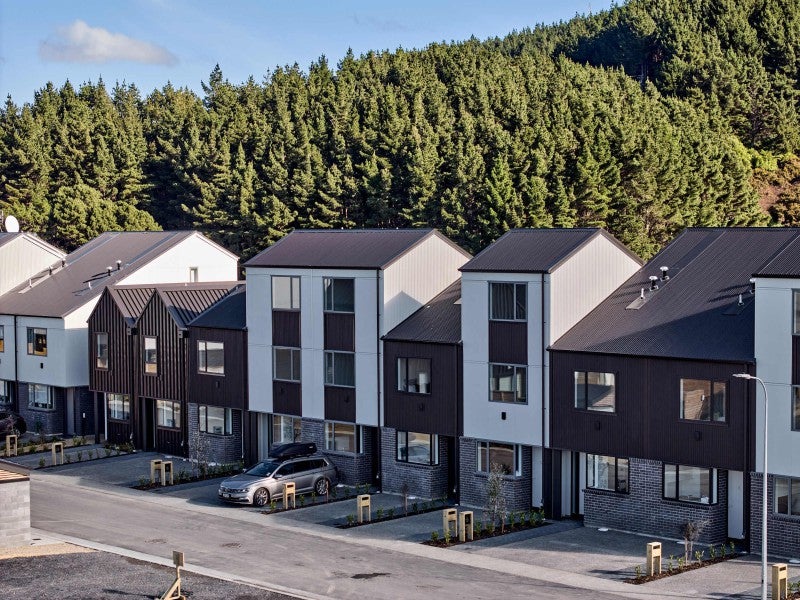 14 Ara Patukawenga, Tawa, Wellington - Carousel 1