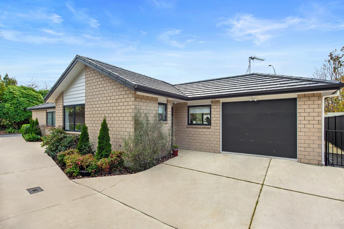 2/1 River Elm, Flagstaff, Hamilton - Carousel 1