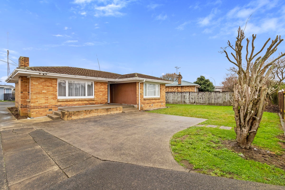 139 Avalon Drive, Nawton, Hamilton - Carousel 2