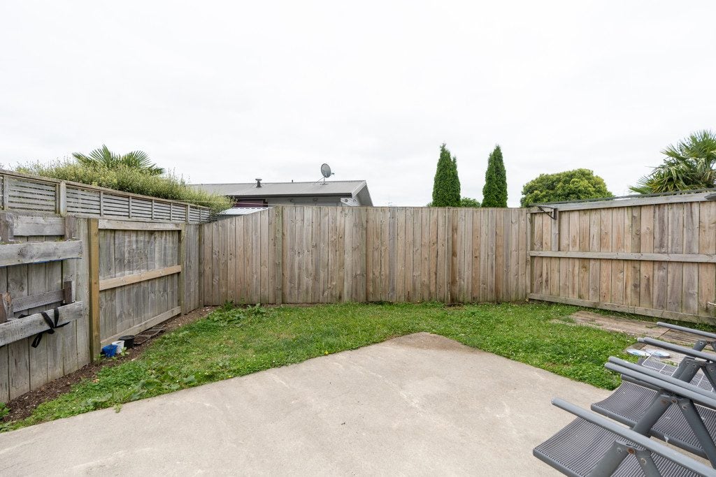 1/1 Epping Place, Dinsdale, Hamilton - Carousel 23