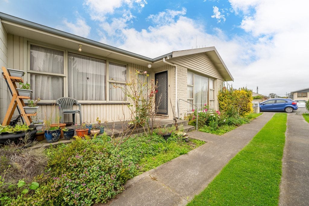 35 Elizabeth Street, Moera, Lower Hutt - Carousel 1