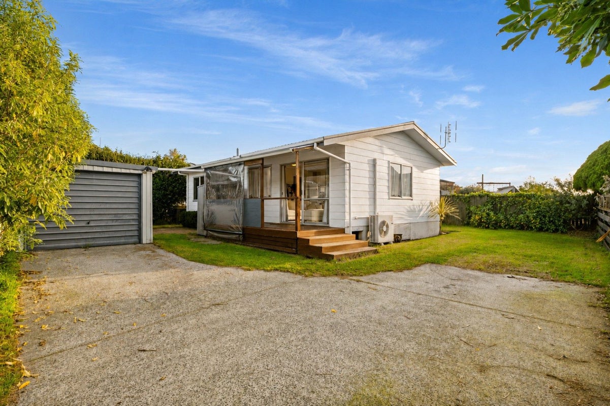 38B Kaitemako Road, Welcome Bay, Tauranga, Bay Of Plenty - Carousel 1