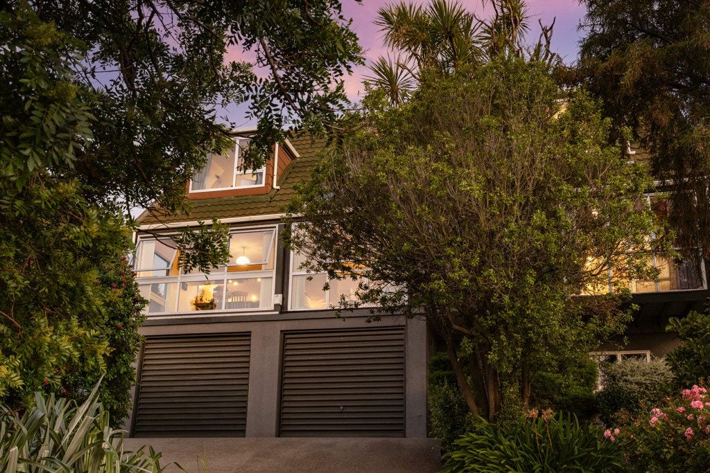 13 Woodside Common, Westmorland, Christchurch - Carousel 17