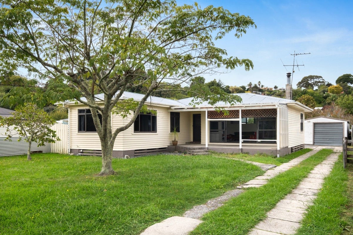 21 Ayton Street, Mangapapa, Gisborne - Carousel 1