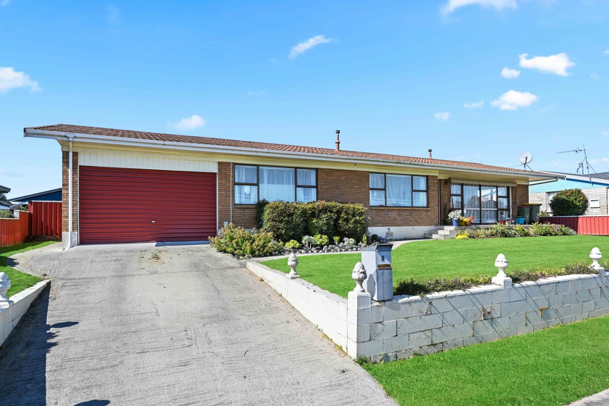 8 Sandalwood Drive, Dinsdale, Hamilton - Carousel 1