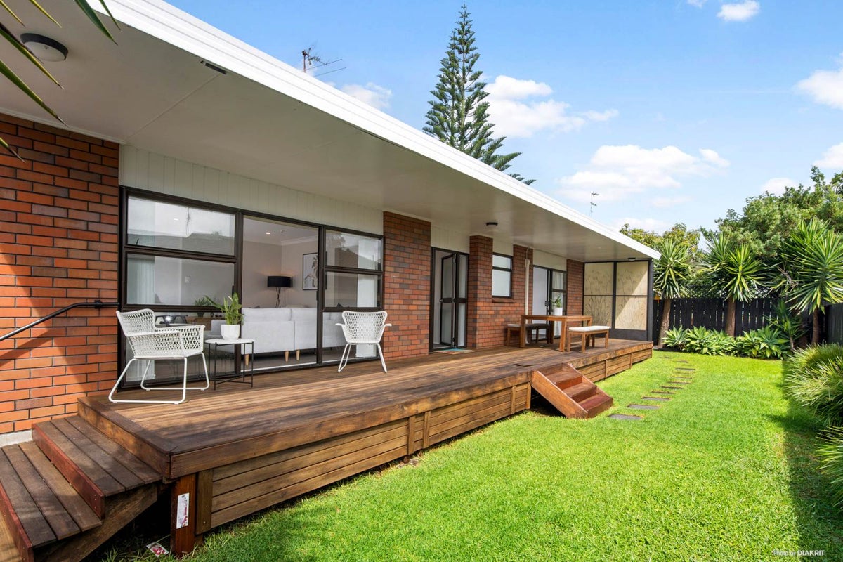 10A Walmer Road, Point Chevalier, Auckland - Carousel 1