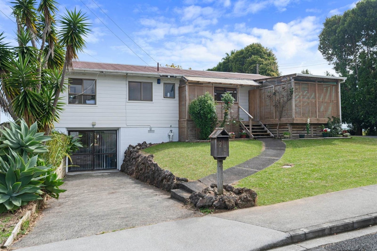 20 Willoughby Avenue, Howick, Auckland - Carousel 1