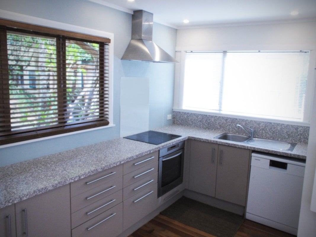 15 Governor Road, Northland, Wellington - Carousel 2