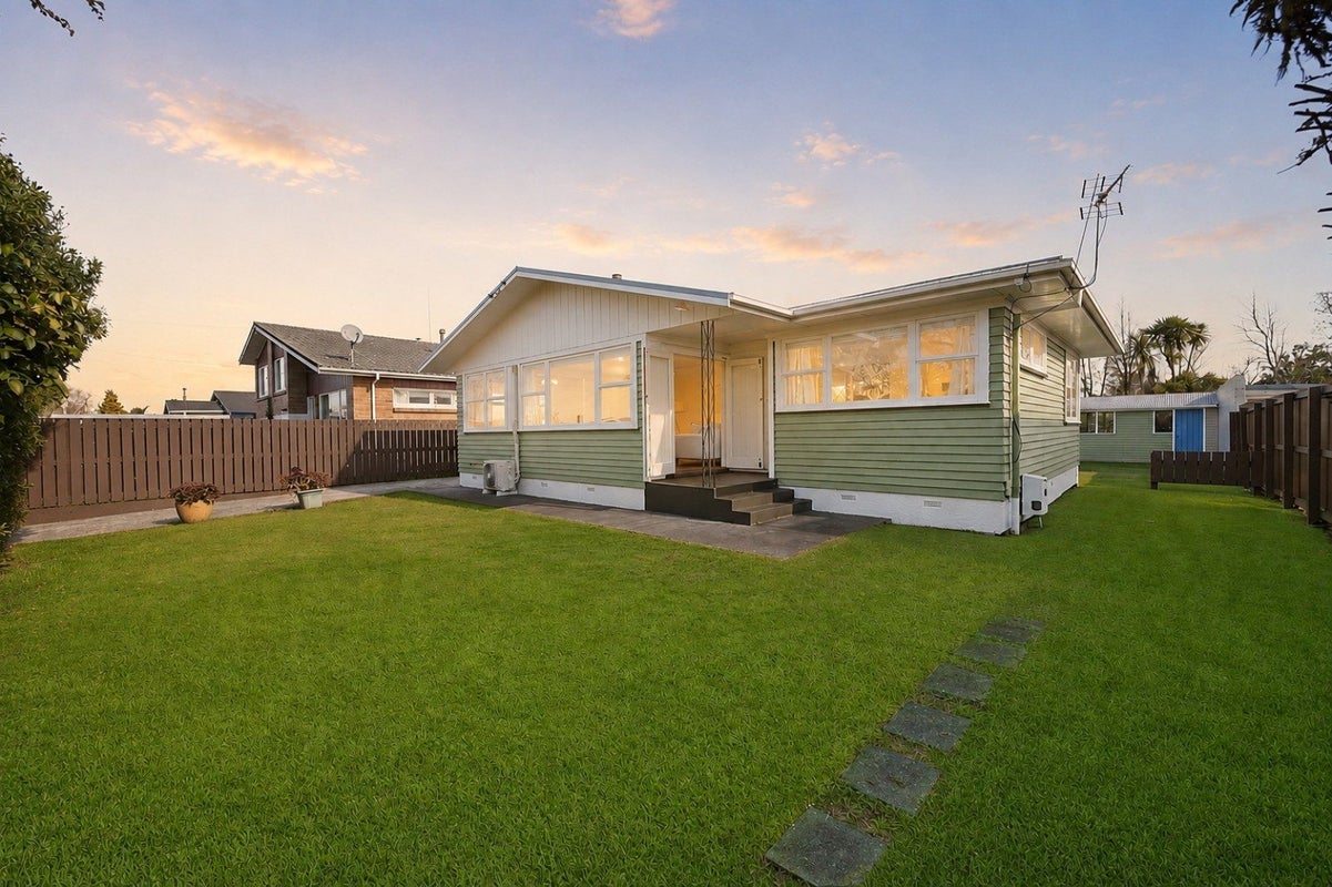 19 Fairview Street, Fairview Downs, Hamilton - Carousel 1