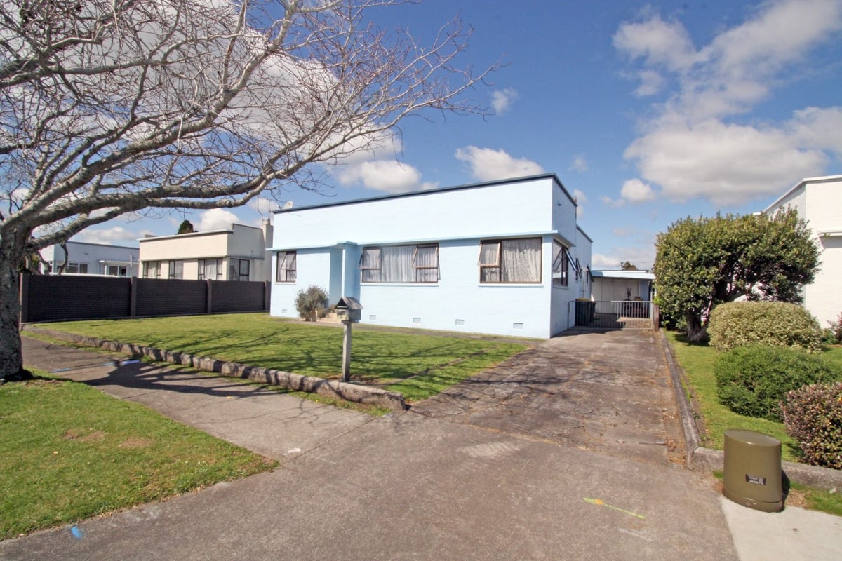 6 Exeter Street, Brooklands, New Plymouth - Carousel 2