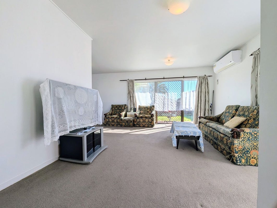 2/4 Tyndrum Place, Highland Park, Auckland - Carousel 2