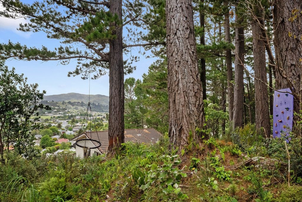 1/32 Dalton Grove, Stokes Valley, Lower Hutt - Carousel 2