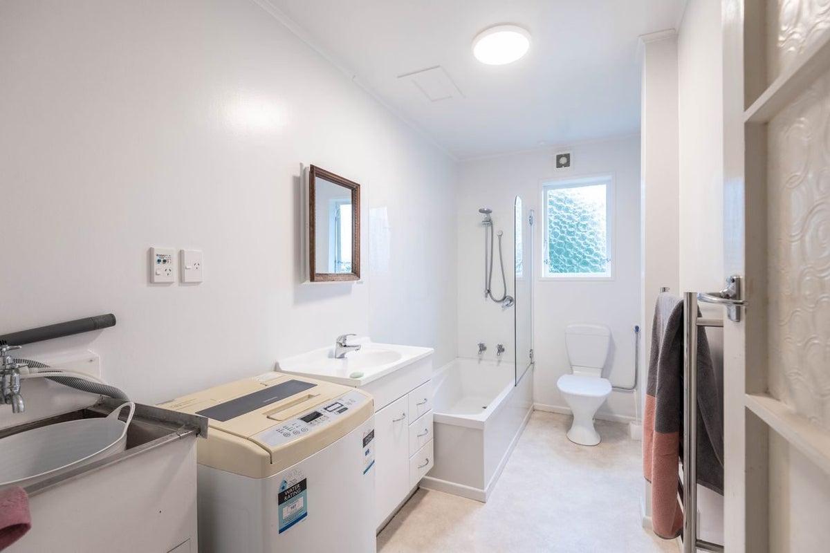 86A Black Rock Road, Newlands, Wellington - Carousel 12