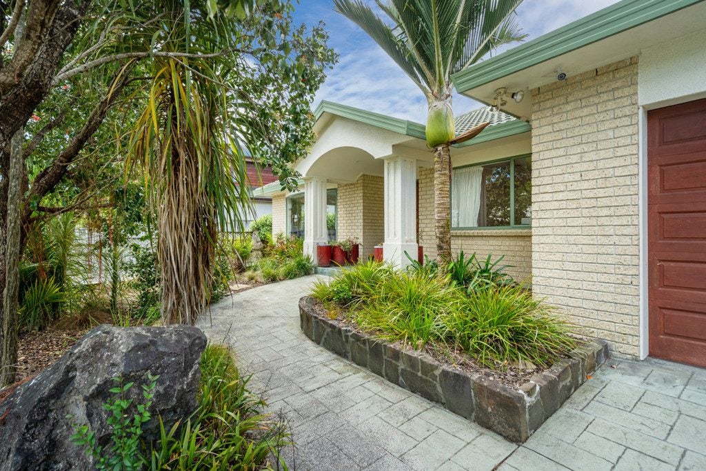 27 Hogarth Rise, West Harbour, Auckland - Carousel 2