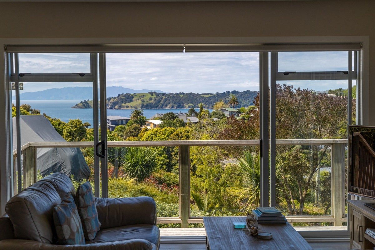 440 Sea View Road, Onetangi, Waiheke Island - Carousel 2