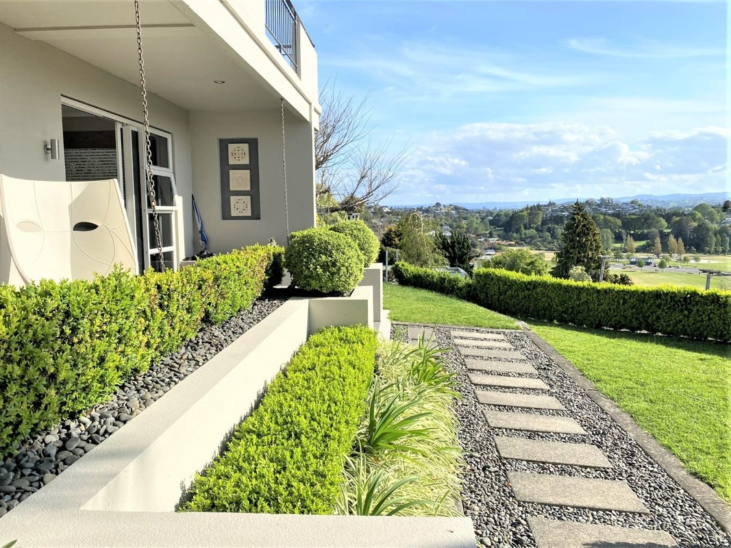 49 Emily Place, Bellevue, Tauranga - Carousel 1