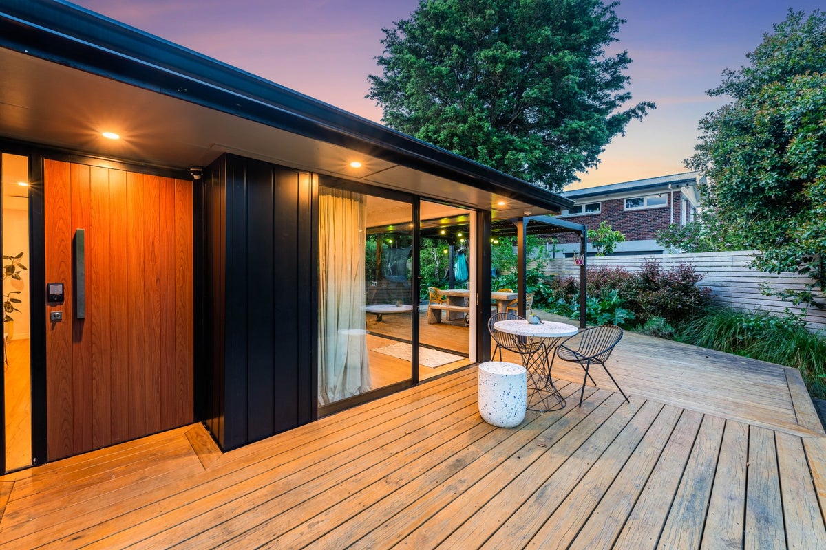 1 Earls Court, Hillpark, Auckland - Carousel 1