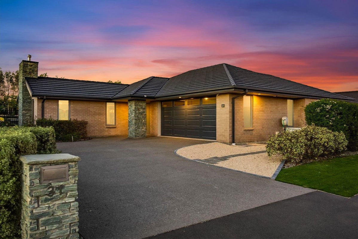 31 Davaar Crescent, Broomfield, Christchurch - Carousel 1