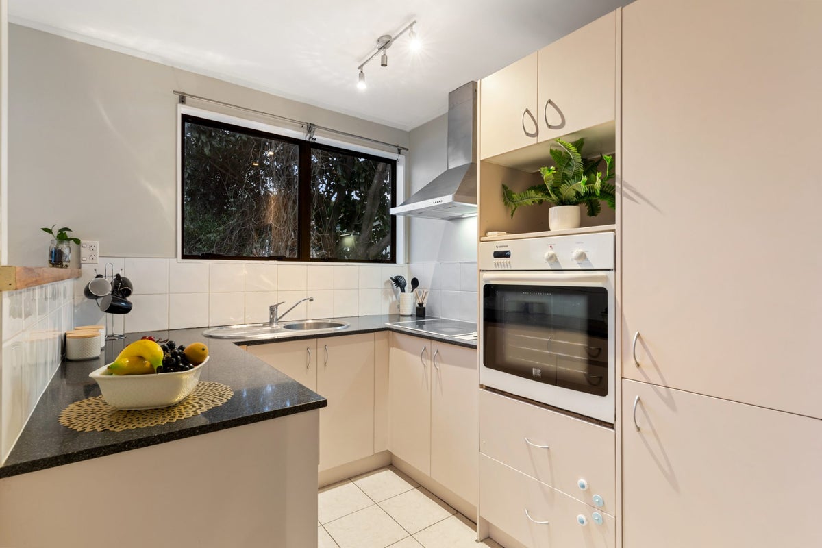 12 Halloran Place, Massey, Waitakere City, Auckland - Carousel 2