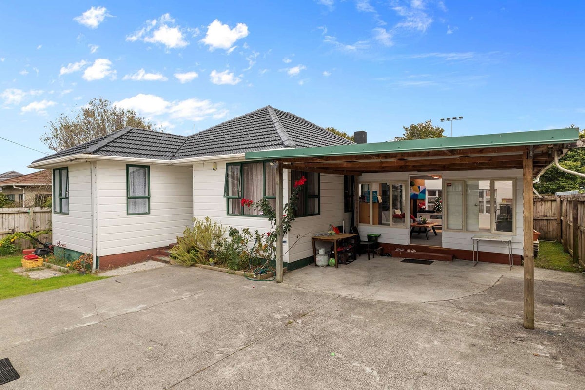 9 Fleming Street, Manurewa East, Auckland - Carousel 1