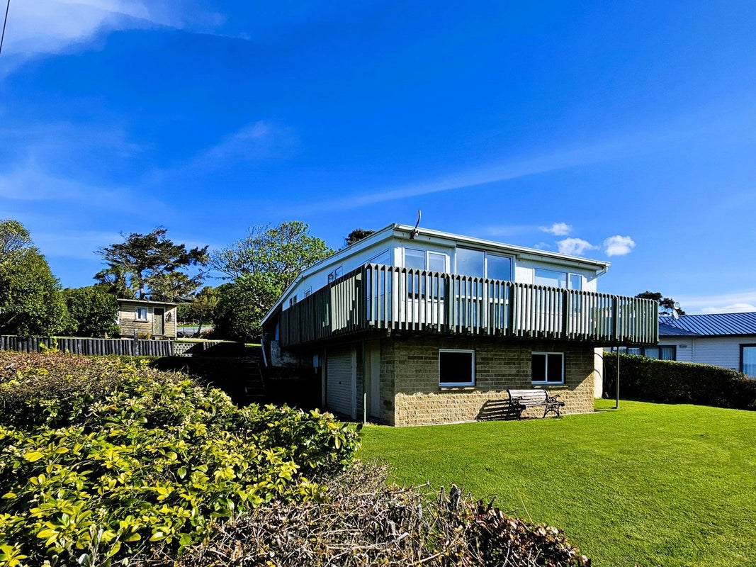 4 Poole Road, Ahuriri Flat, Kaka Point - Carousel 2