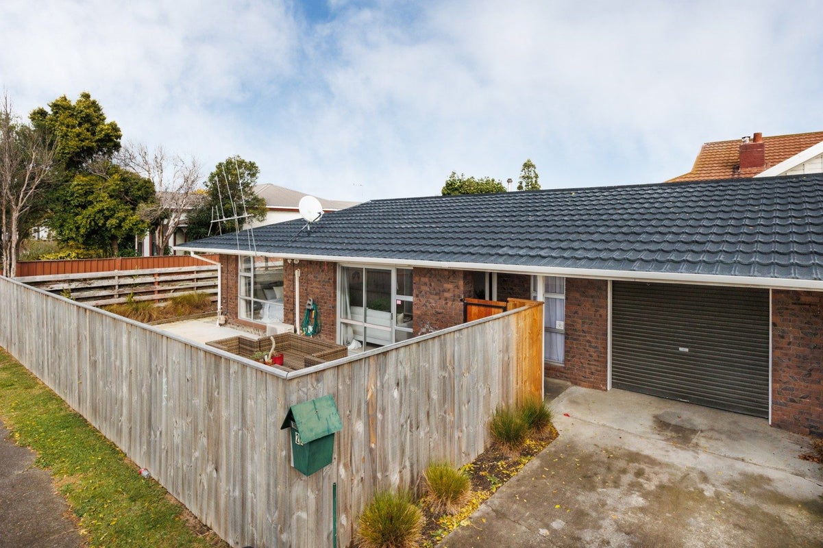 2A Worcester Street, West End, Palmerston North - Carousel 21