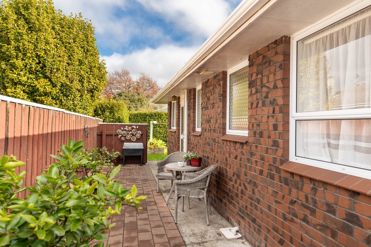 1/15 Benzie Avenue, Wallaceville, Upper Hutt - Carousel 17
