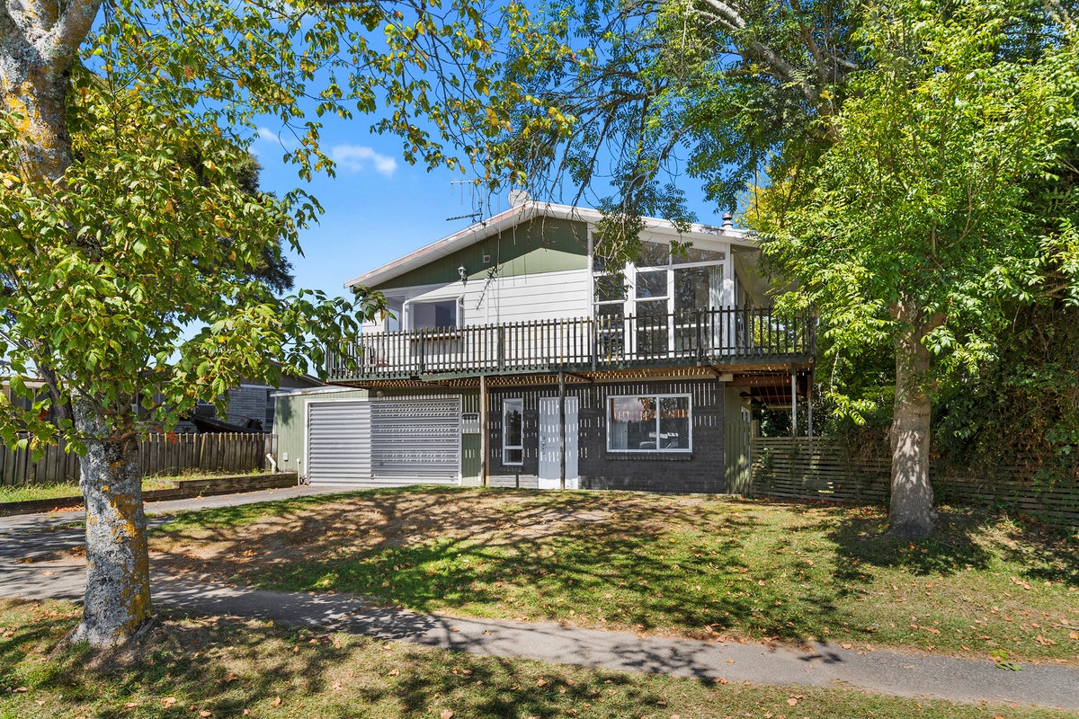 167 Totara Drive, Pukete, Hamilton - Carousel 1