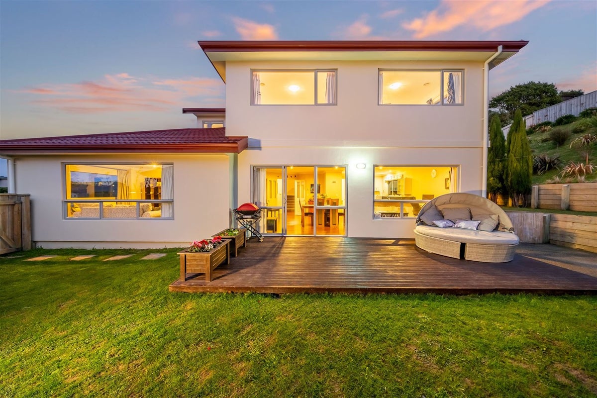 12 Dusky Crescent, Aotea, Porirua - Carousel 2