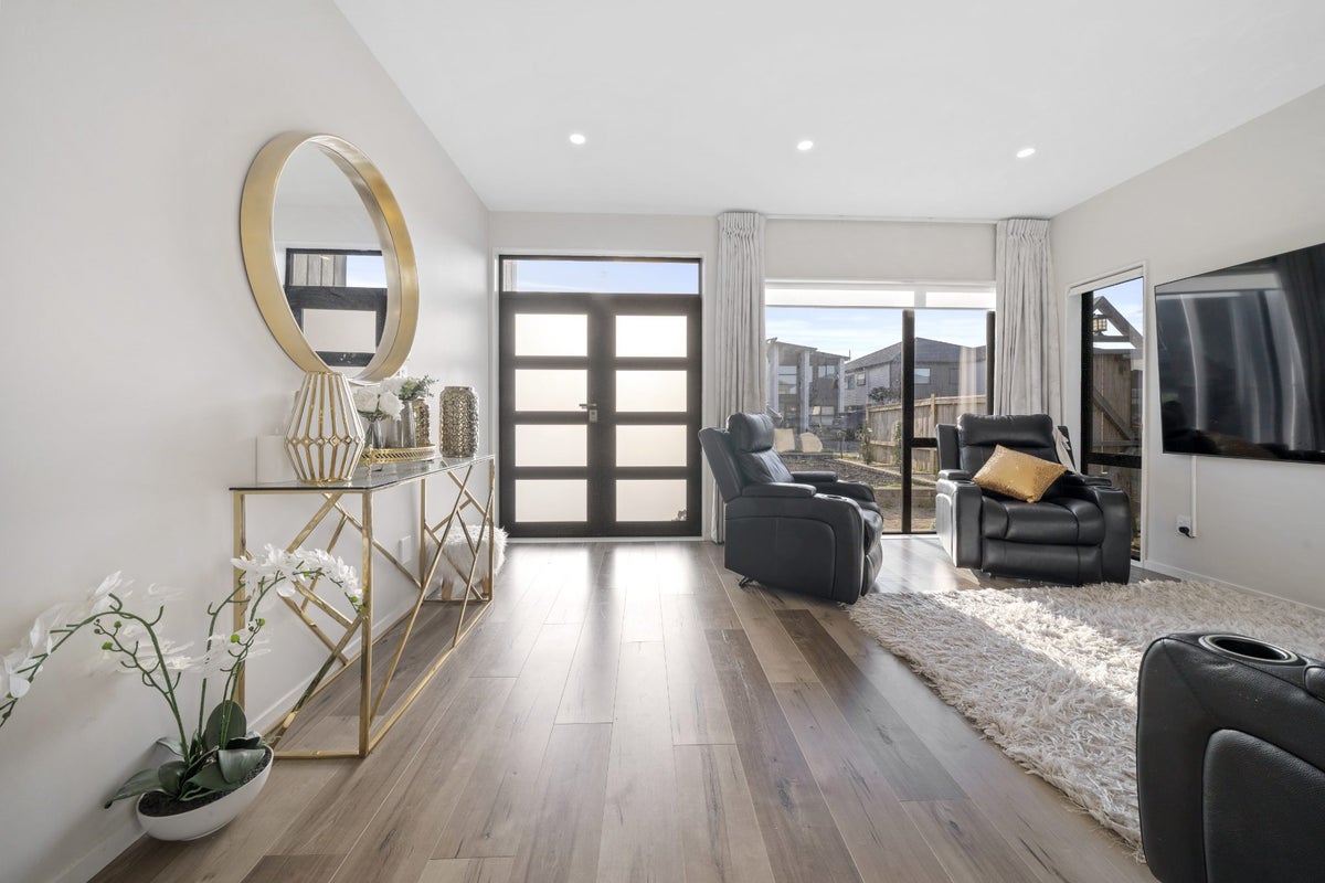 13 Downpatrick Drive, Flat Bush, Auckland - Carousel 2