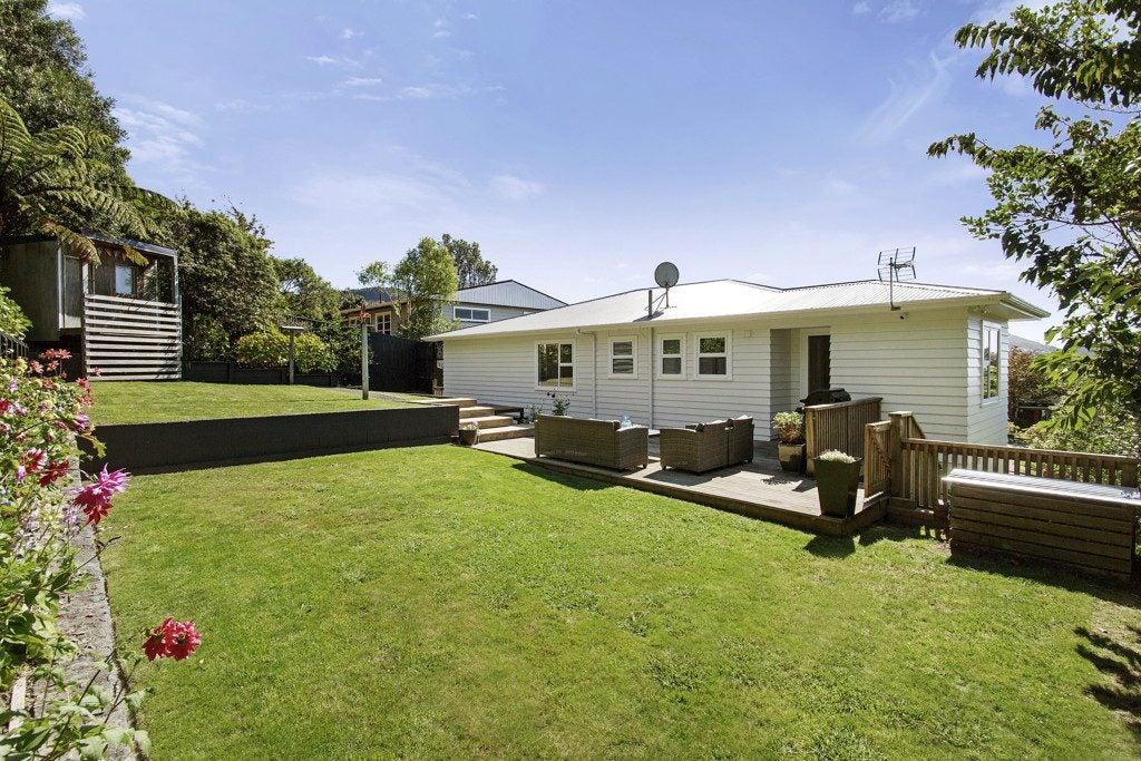 37 Sunrise Boulevard, Tawa, Wellington - Carousel 2