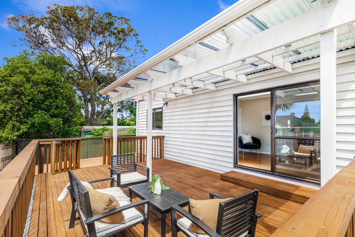 2/12 Neil Avenue, Te Atatu Peninsula, Auckland - Carousel 2