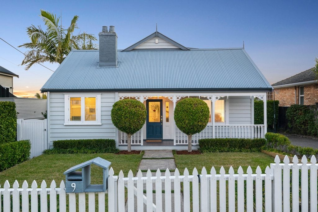 9 Coronation Street, Belmont, Auckland - Carousel 1