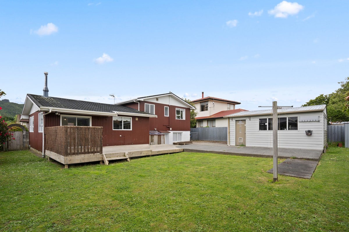 18 Brightwater Crescent, Totara Park, Upper Hutt - Carousel 2
