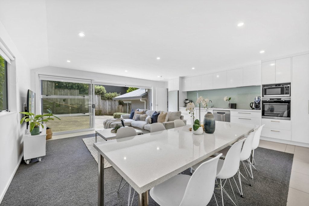 2/34 Howe Street, Howick, Auckland - Carousel 2