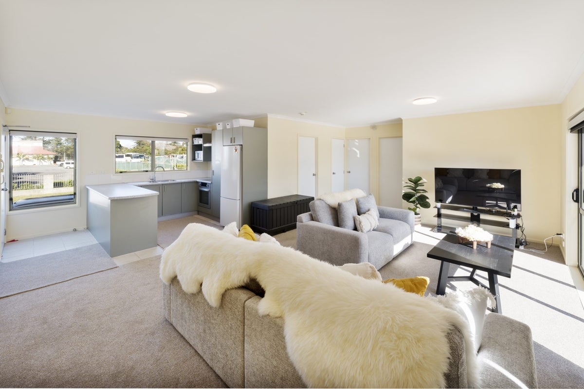 179/172 Mcleod Road, Te Atatu South, Auckland - Carousel 2