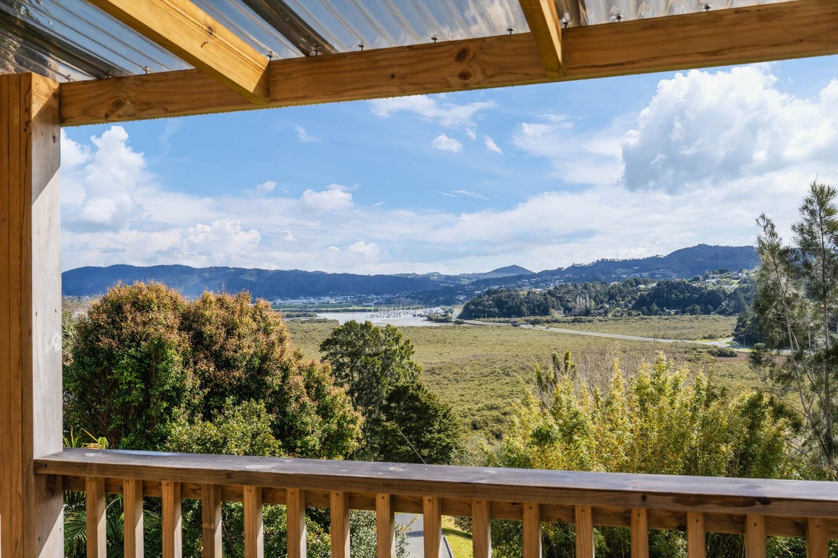 12B Kokich Crescent, Onerahi, Whangarei - Carousel 1