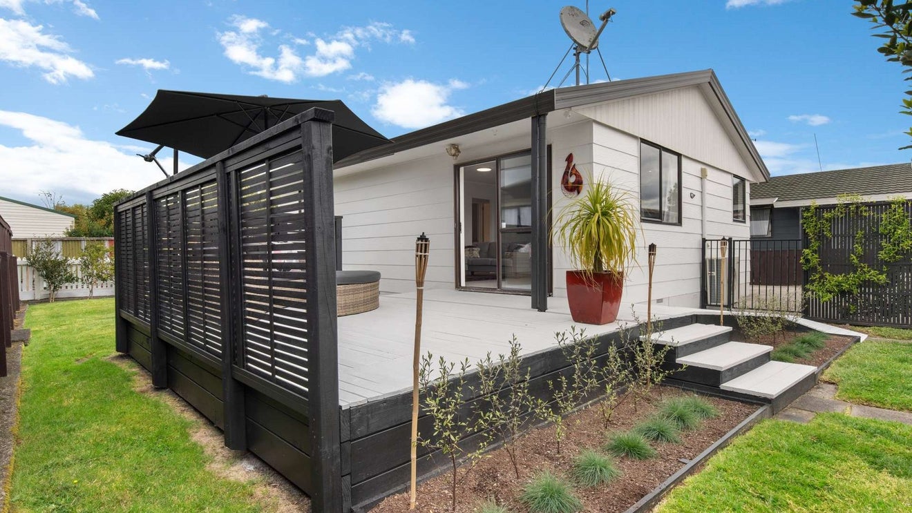 4C Oak Avenue, Nawton, Hamilton - Carousel 1