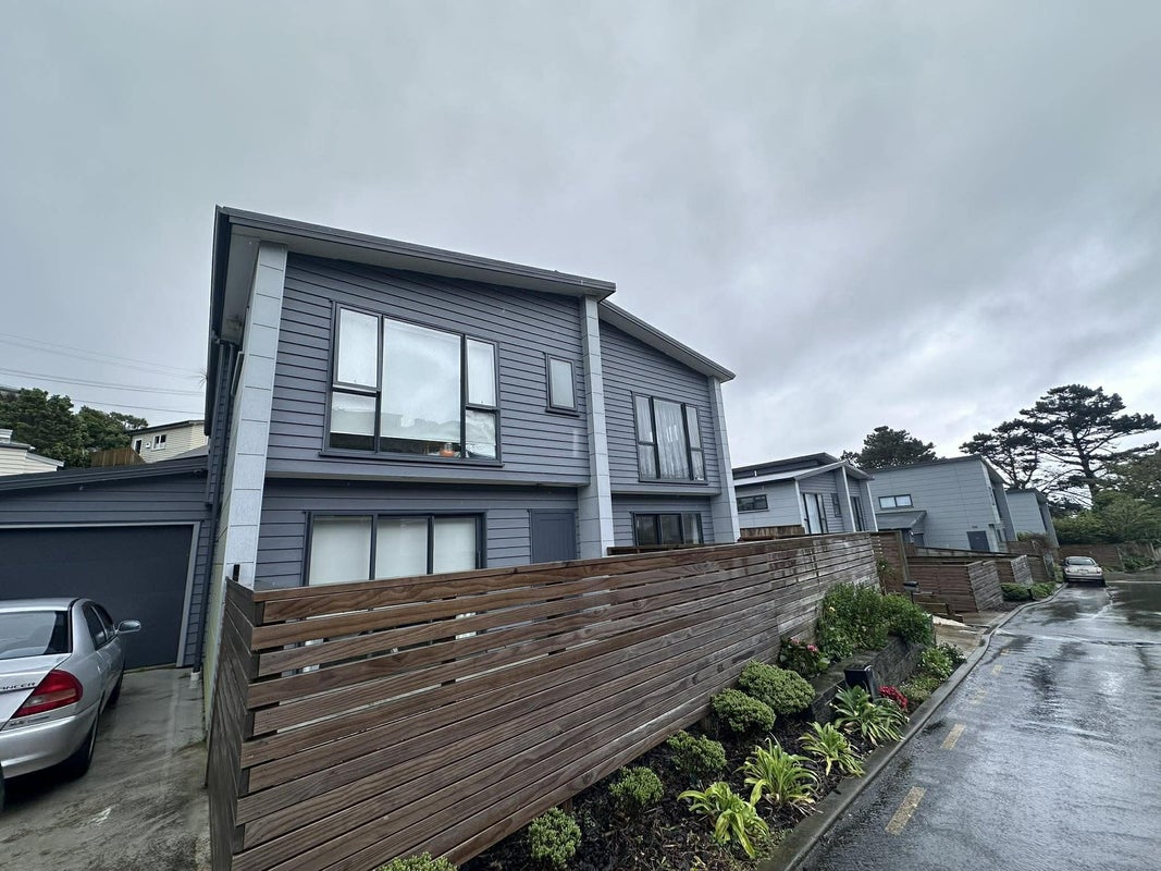 27 Brindle Way, Newlands, Wellington - Carousel 1