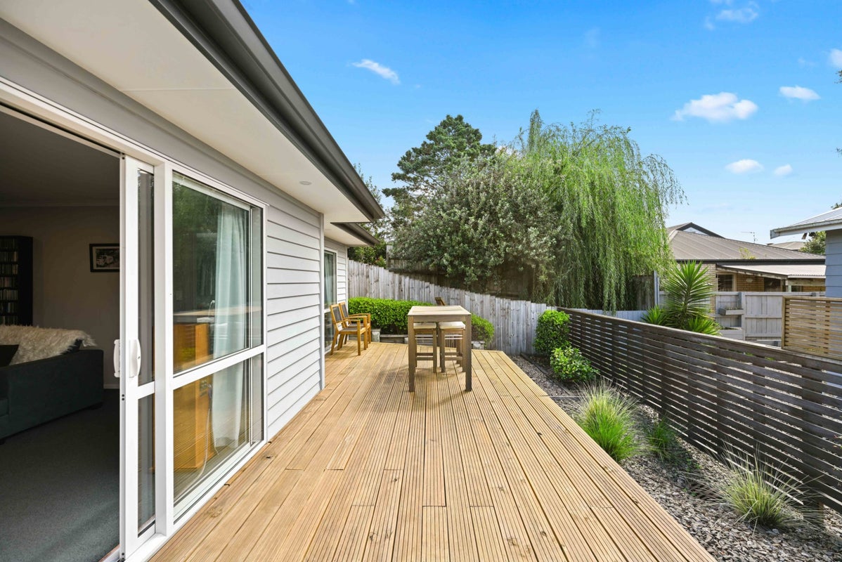 1145 Heaphy Terrace, Fairfield, Hamilton - Carousel 2