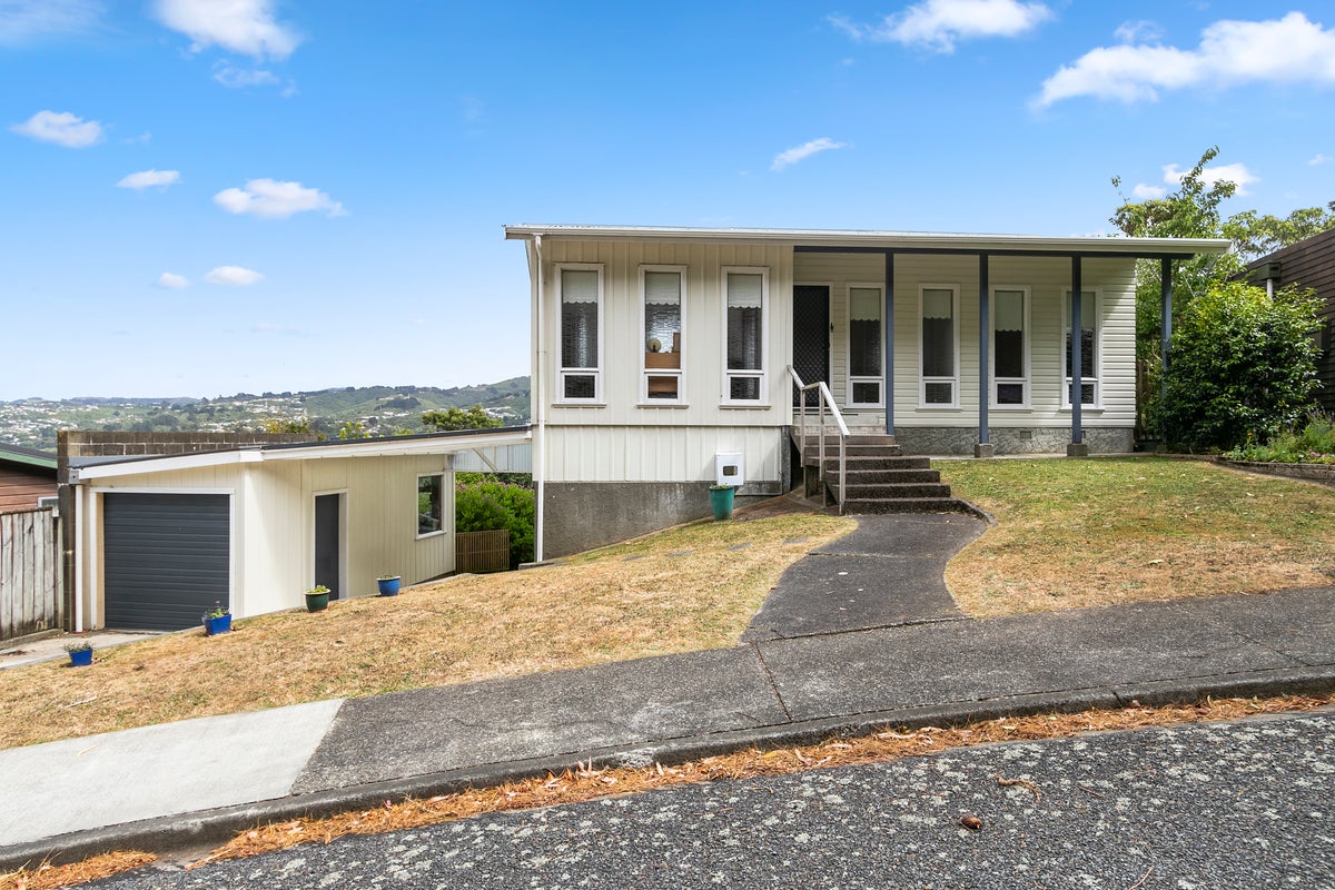 19 Summit Road, Fairfield, Lower Hutt - Carousel 1