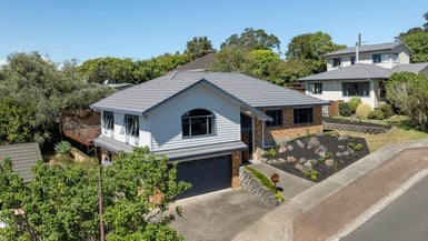 3 Frenz Drive, Titirangi, Auckland - Carousel 1