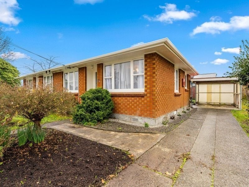 2/31A MCPARLAND STREET, Ebdentown, Upper Hutt - Carousel 1