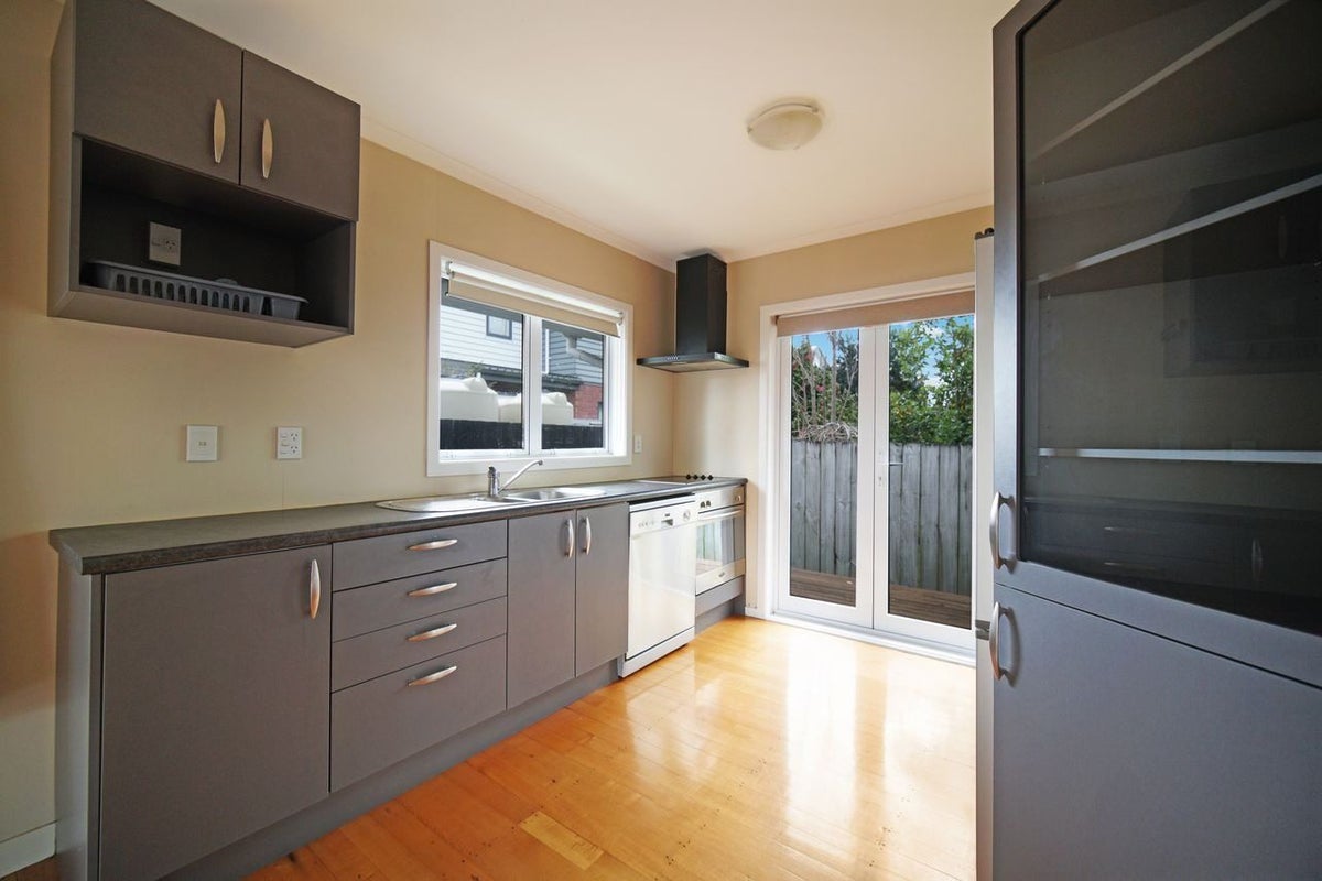 8 Border Road, Henderson, Auckland - Carousel 2
