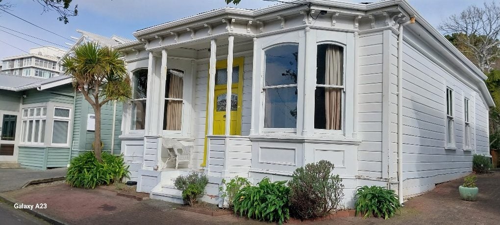 17A Everton Terrace, Kelburn, Wellington - Carousel 2