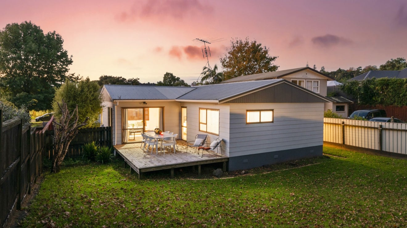 2/51 Eskdale Road, Birkdale, Auckland - Carousel 1