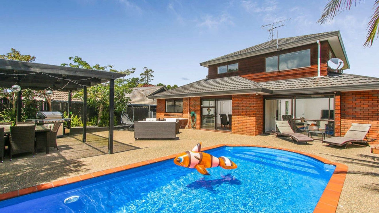 14 Britannia Place, Half Moon Bay, Auckland - Carousel 1