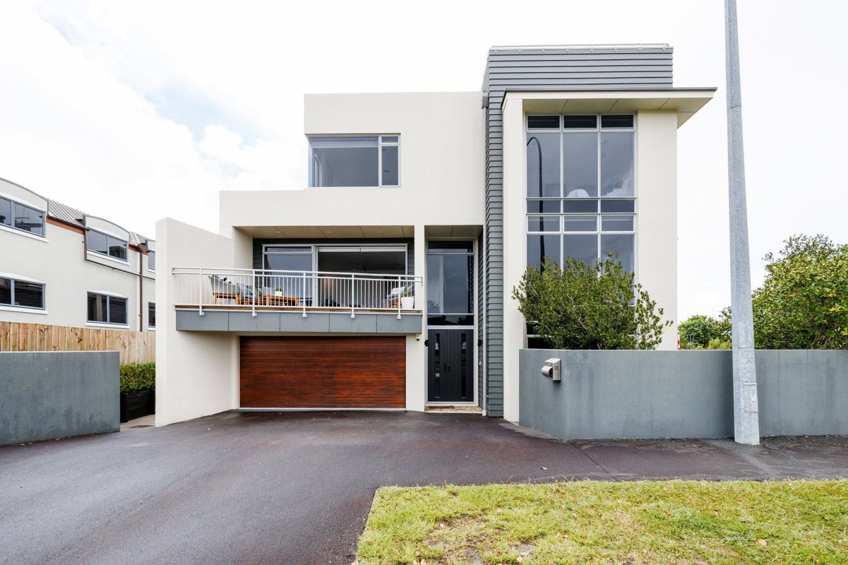 21 Radnor Street, Hamilton Central, Hamilton - Carousel 1