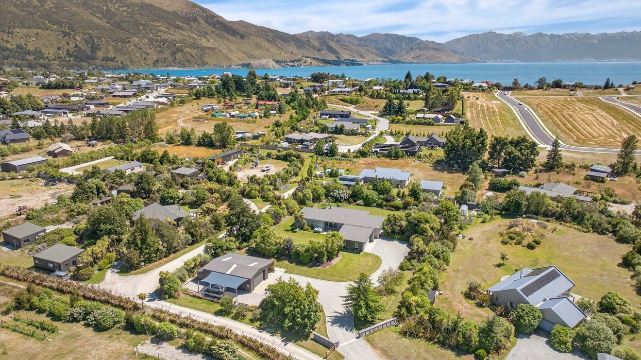 28 Sam John Place, Lake Hawea - Carousel 38