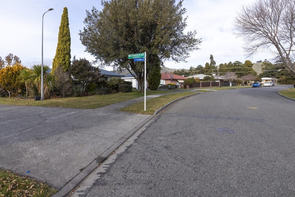 16 Westhaven Place, Redwoodtown, Blenheim - Carousel 41